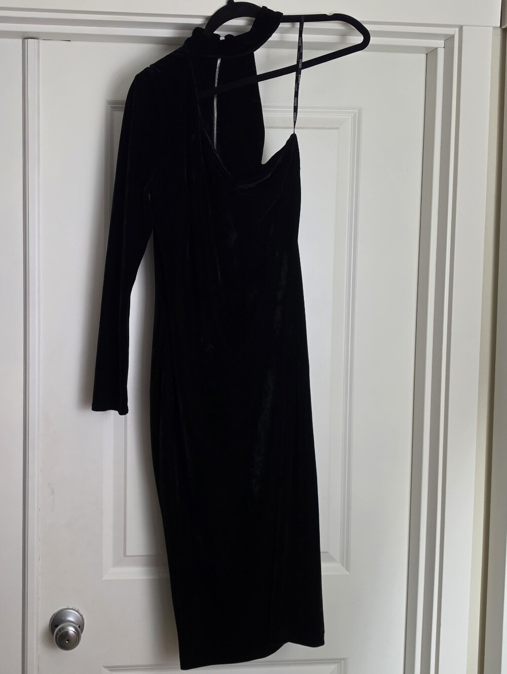 XOXO Black One-Shoulder Velvet Midi Dress